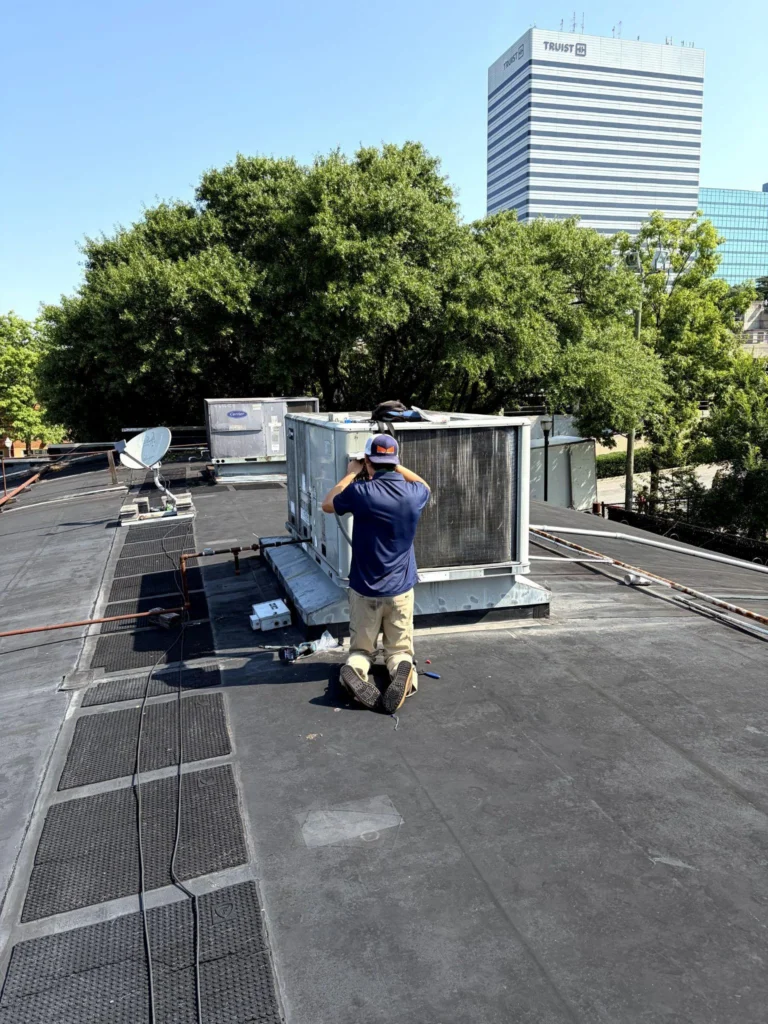 picture-of-a-technician-repairing-a-rooftop-hvac-unit